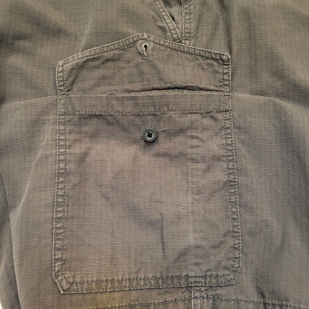 IZOD Saltwater Men's Size 42 Gray Cargo Shorts All Cotton Hiking Athleisure - Picture 12 of 15